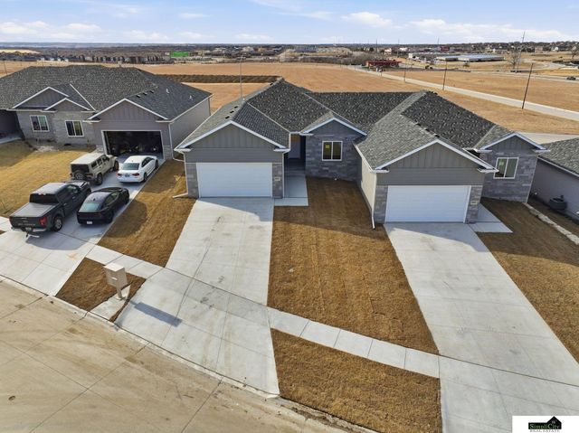 8621 S 49th Street, Lincoln, NE 68516