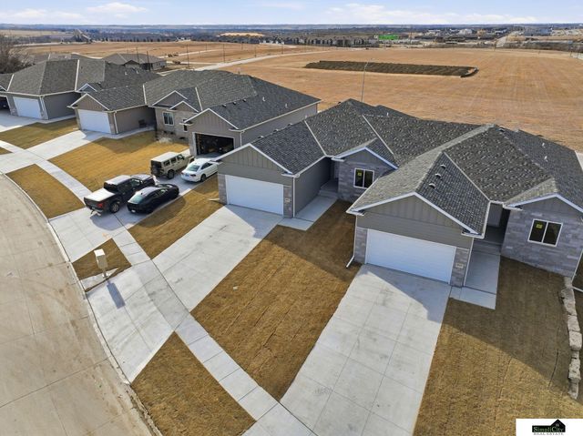 8621 S 49th Street, Lincoln, NE 68516