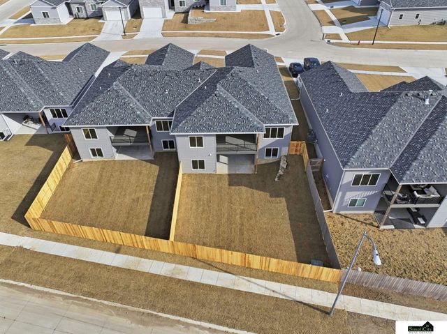 8621 S 49th Street, Lincoln, NE 68516