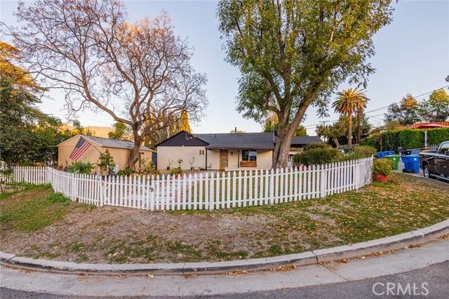 10648 Franlie, Sunland (los Angeles), CA 91040