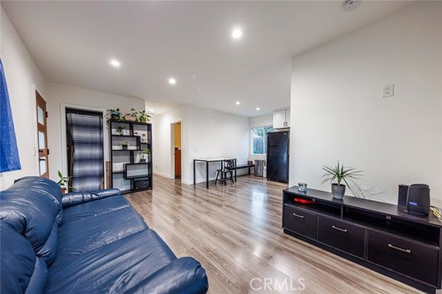 10648 Franlie, Sunland (los Angeles), CA 91040