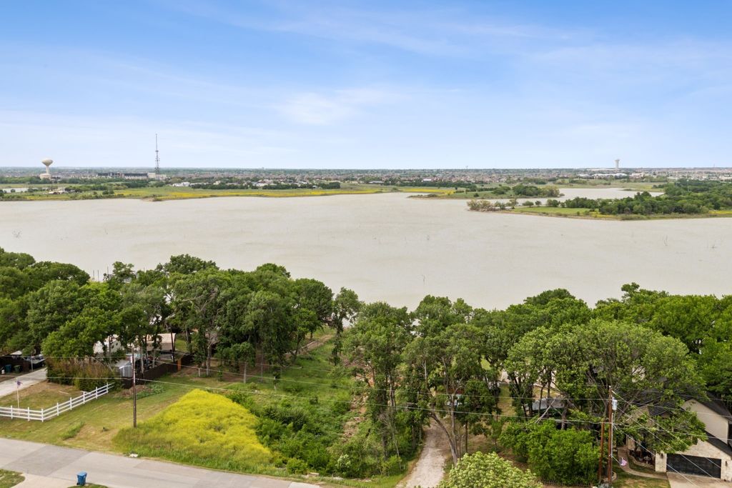 4547 & 4549 N Shore Drive, The Colony, TX 75056