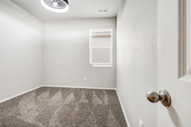 4244 Skyline Loop NE, Rio Rancho, NM 87144