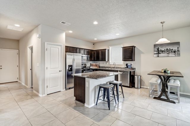 4244 Skyline Loop NE, Rio Rancho, NM 87144