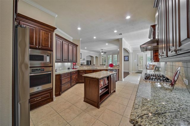 28946 Village Trail, Magnolia, TX 77355
