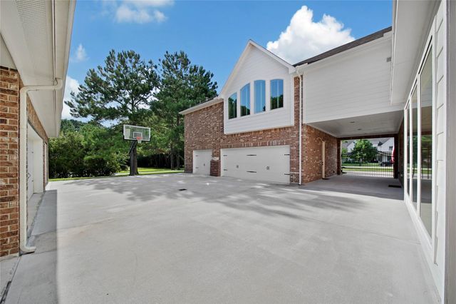 28946 Village Trail, Magnolia, TX 77355