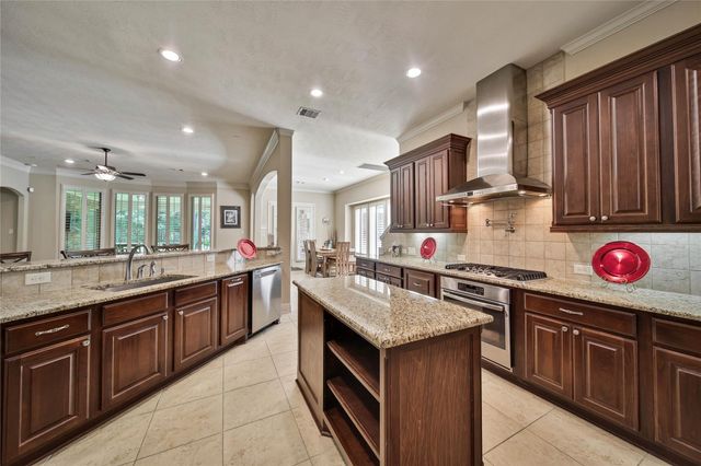 28946 Village Trail, Magnolia, TX 77355