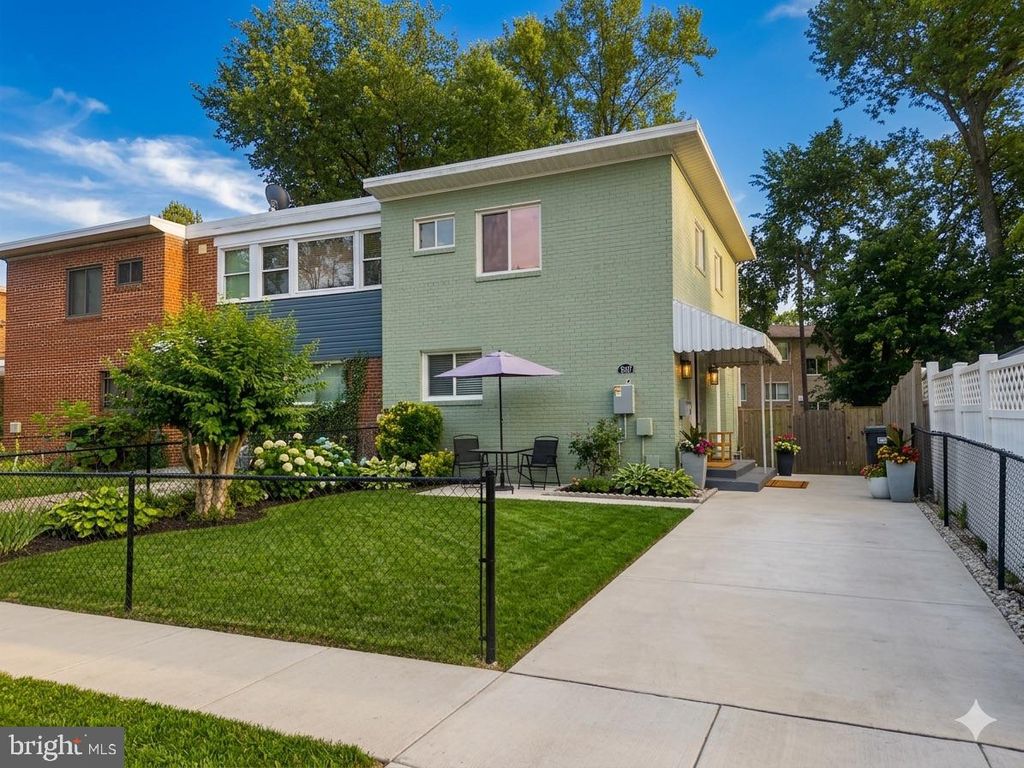 907 E MEADOWS CT, Oxon Hill, MD 20745