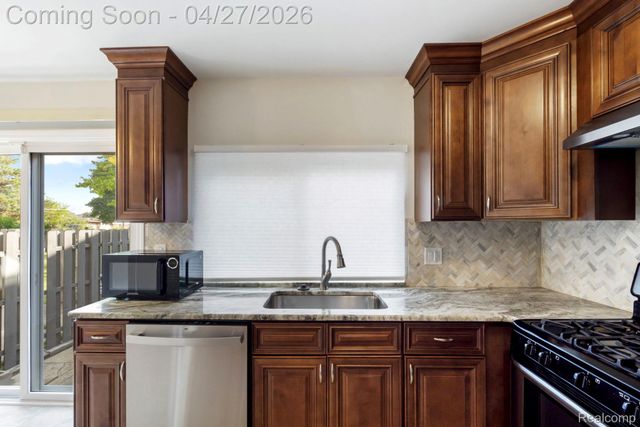 36614 Park Place Drive 68, Sterling Heights, MI 48310