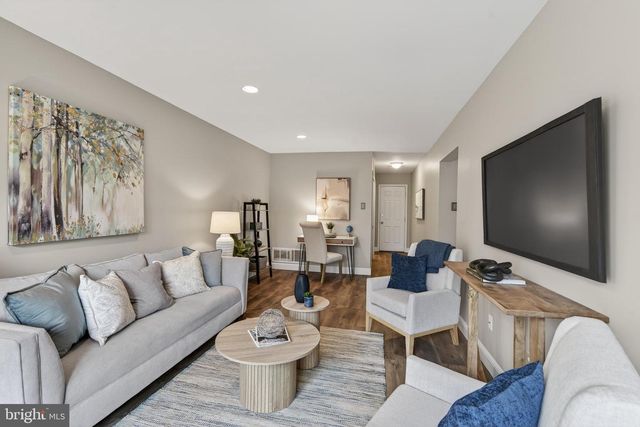 297 STANTON CT, Glen Mills, PA 19342