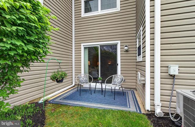 297 STANTON CT, Glen Mills, PA 19342