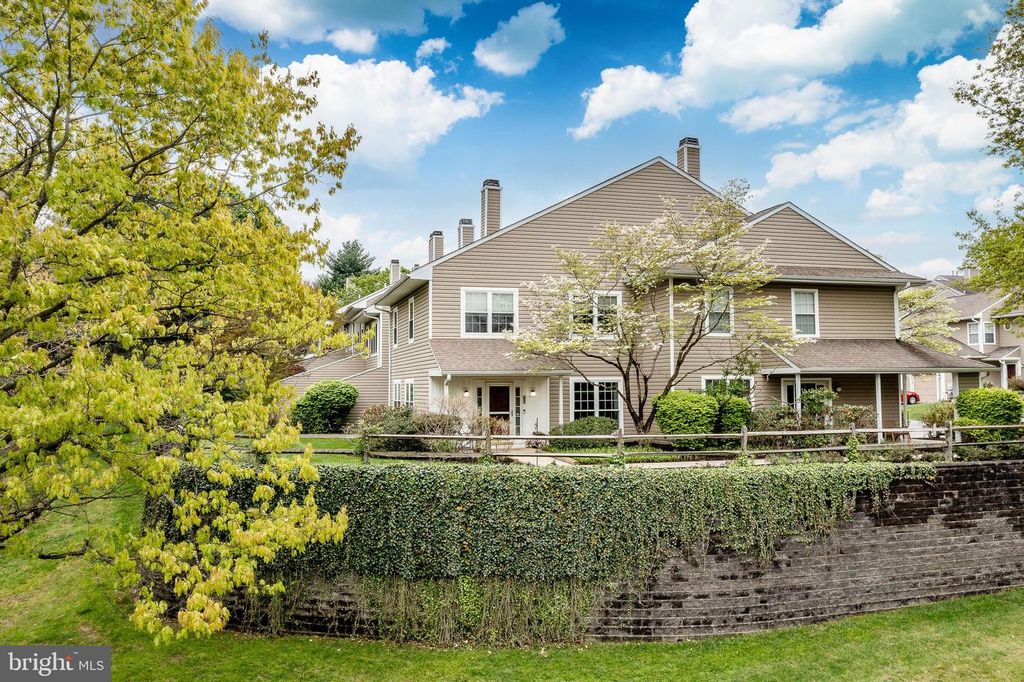 297 STANTON CT, Glen Mills, PA 19342