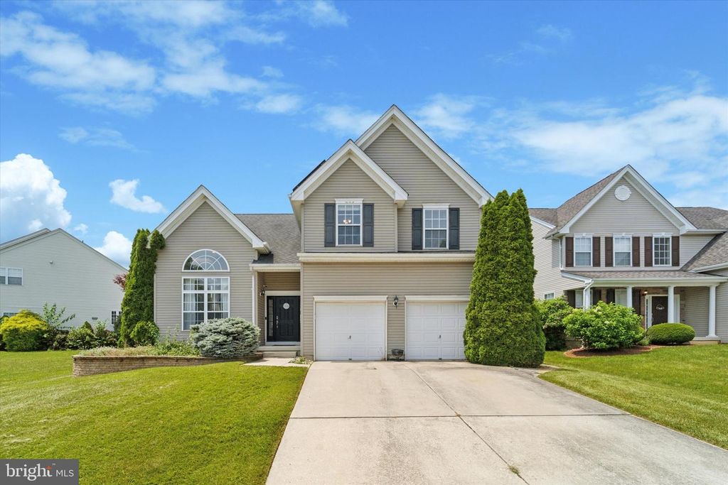 230 WINDSOR DR, Swedesboro, NJ 08085
