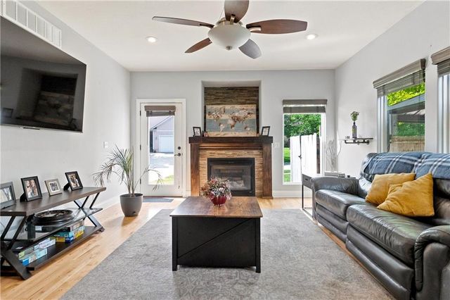 1820 N 160th Street, Basehor, KS 66007