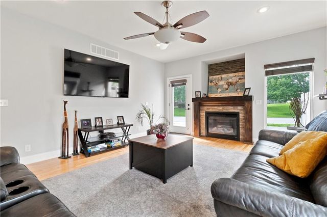 1820 N 160th Street, Basehor, KS 66007
