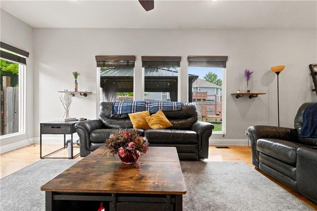 1820 N 160th Street, Basehor, KS 66007