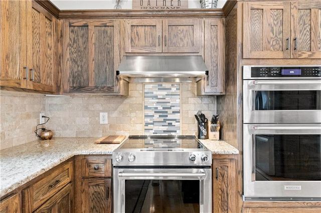 1820 N 160th Street, Basehor, KS 66007