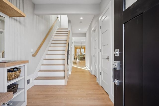 8 Willow St, Millburn Twp., NJ 07041