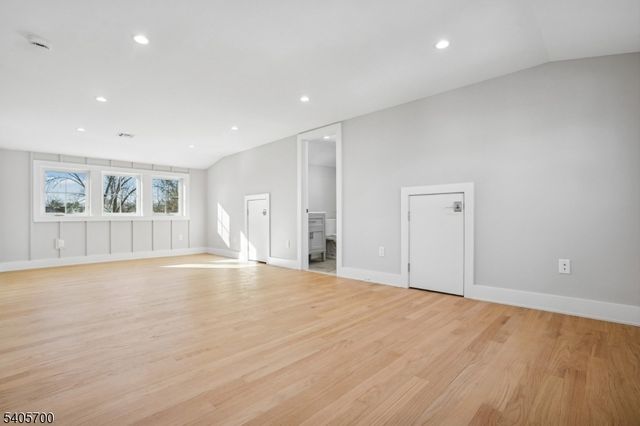 8 Willow St, Millburn Twp., NJ 07041