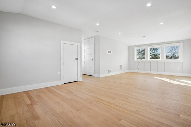 8 Willow St, Millburn Twp., NJ 07041