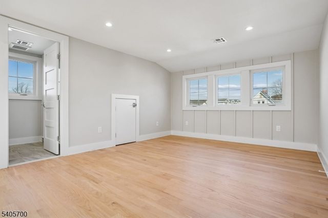 8 Willow St, Millburn Twp., NJ 07041