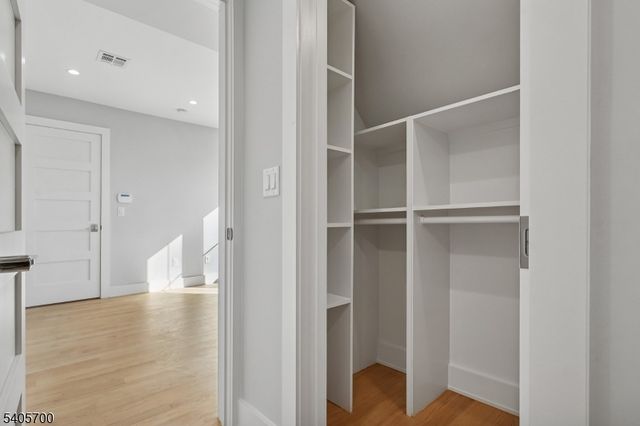 8 Willow St, Millburn Twp., NJ 07041