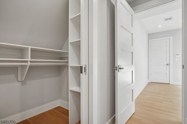 8 Willow St, Millburn Twp., NJ 07041