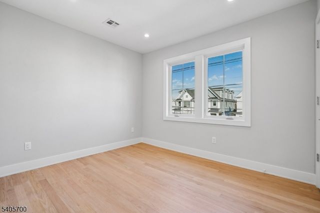 8 Willow St, Millburn Twp., NJ 07041