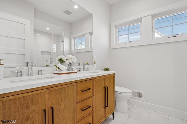 8 Willow St, Millburn Twp., NJ 07041