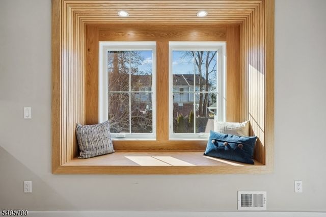 8 Willow St, Millburn Twp., NJ 07041