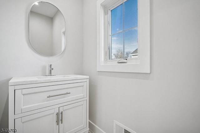 8 Willow St, Millburn Twp., NJ 07041