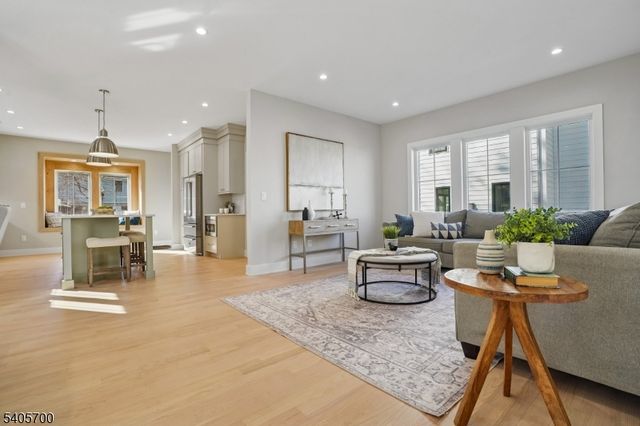 8 Willow St, Millburn Twp., NJ 07041