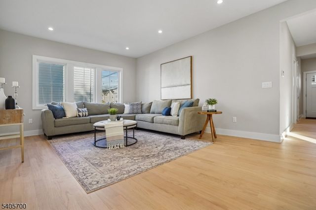 8 Willow St, Millburn Twp., NJ 07041