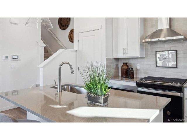 906 Logan Peak Way, Berthoud, CO 80513