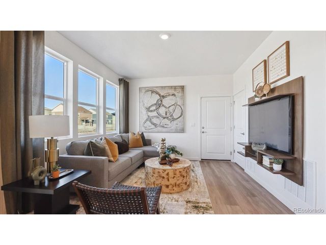 906 Logan Peak Way, Berthoud, CO 80513