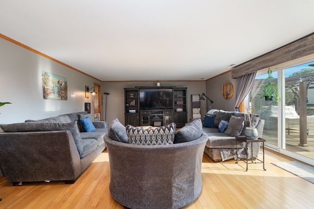 17612 Oakwood Drive, Tinley Park, IL 60477