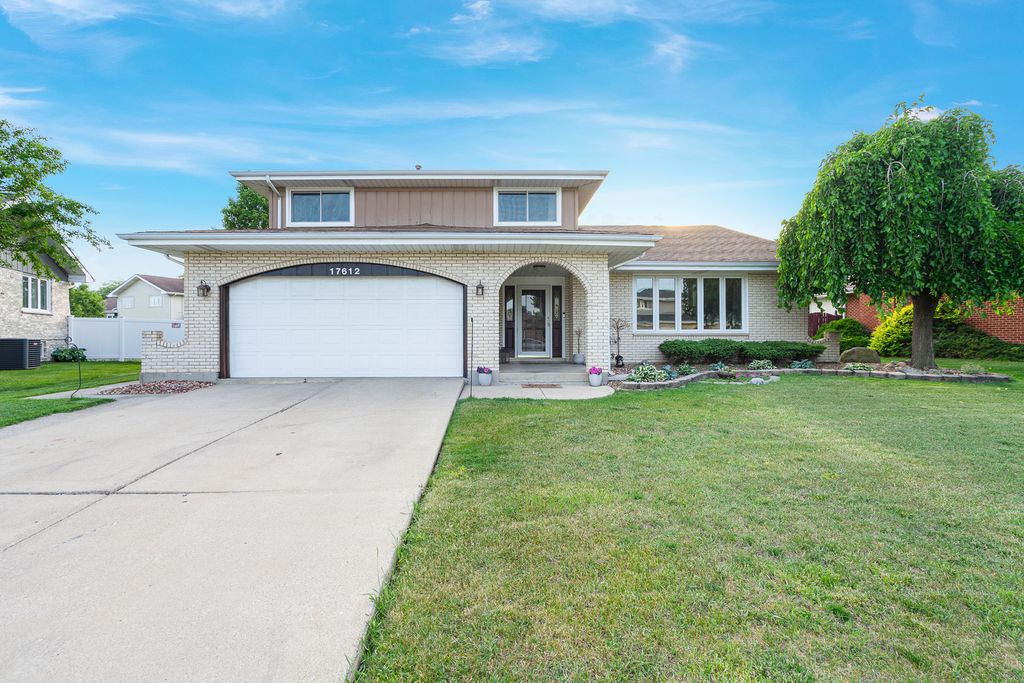 17612 Oakwood Drive, Tinley Park, IL 60477