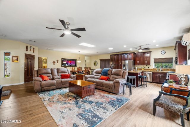 1802 E STELLA Lane, Phoenix, AZ 85016