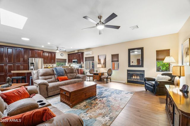 1802 E STELLA Lane, Phoenix, AZ 85016