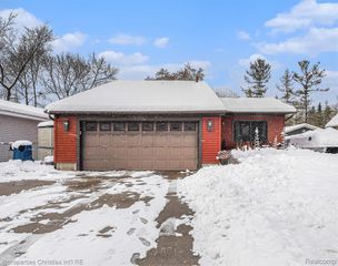 3990 Cresthaven Drive, Waterford, MI 48328