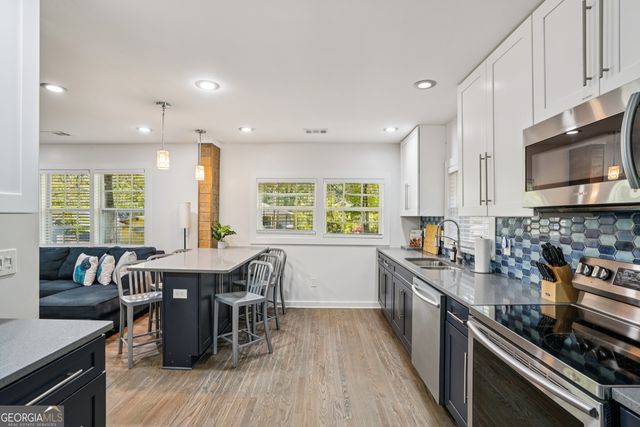 566 Woods Drive NW, Atlanta, GA 30318