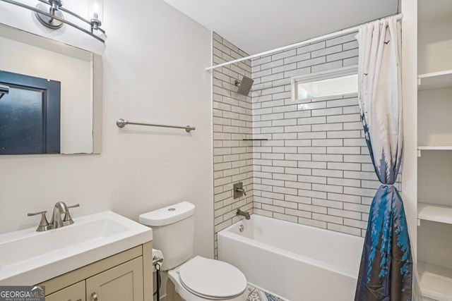 566 Woods Drive NW, Atlanta, GA 30318