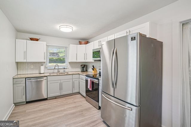 566 Woods Drive NW, Atlanta, GA 30318