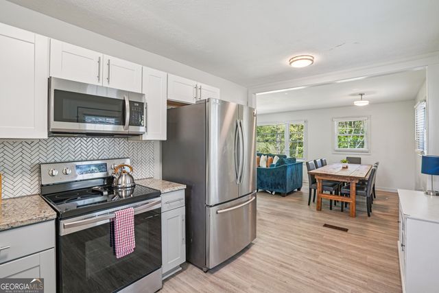 566 Woods Drive NW, Atlanta, GA 30318