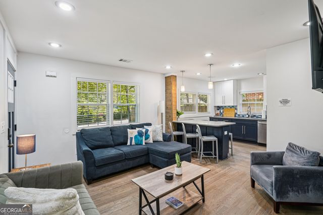 566 Woods Drive NW, Atlanta, GA 30318