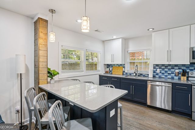 566 Woods Drive NW, Atlanta, GA 30318