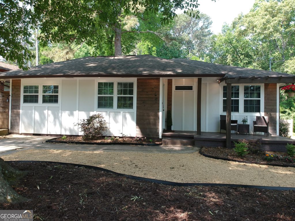 566 Woods Drive NW, Atlanta, GA 30318