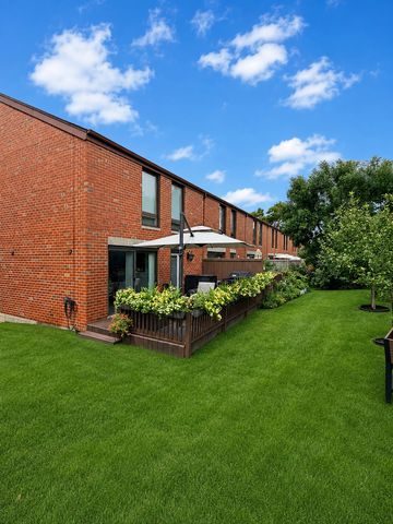 3849 Appian Way, Glenview, IL 60025