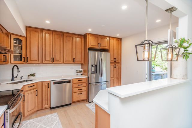 3849 Appian Way, Glenview, IL 60025