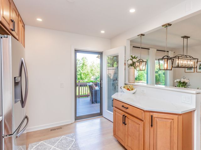 3849 Appian Way, Glenview, IL 60025